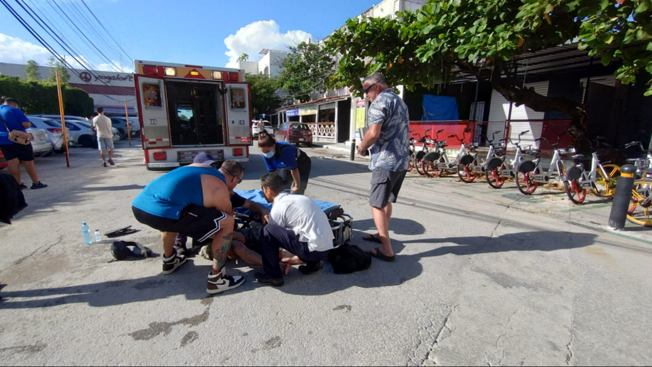 Hombre extranjero fue auxiliado por un enfermero que trabaja ahora como taxista. Hombre extranjero fue auxiliado por un enfermero que trabaja ahora como taxista.