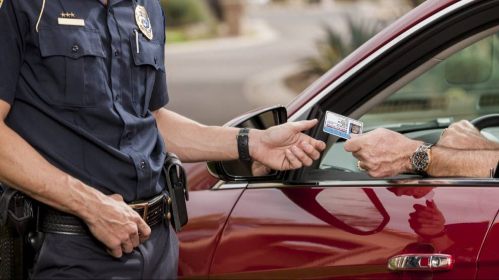 La licencia de conducir debe estar vigente y corresponder al tipo de vehículo que conduces La licencia de conducir debe estar vigente y corresponder al tipo de vehículo que conduces