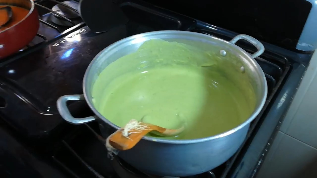 La preparación incluye hacer una salsa de pepita, chiltomate y montar las tortillas rellenas de huevo La preparación incluye hacer una salsa de pepita, chiltomate y montar las tortillas rellenas de huevo