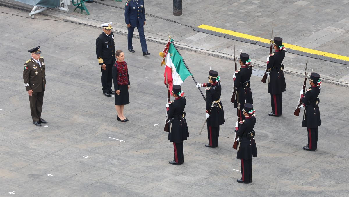 La presidenta Claudia Sheinbaum encabeza su primer desfile cívico militar como Comandata Suprema de las Fuerzas Armadas La presidenta Claudia Sheinbaum encabeza su primer desfile cívico militar como Comandata Suprema de las Fuerzas Armadas