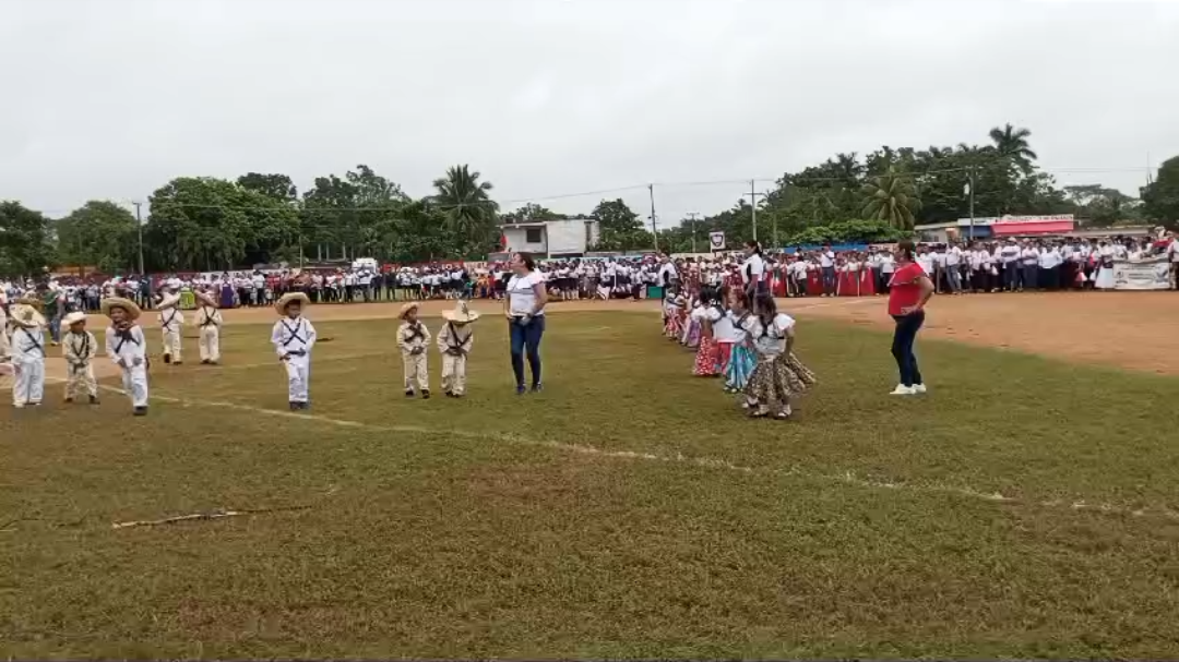 Las calles de Kantunilkin se llenaron de adelitas y revolucionarios Las calles de Kantunilkin se llenaron de adelitas y revolucionarios