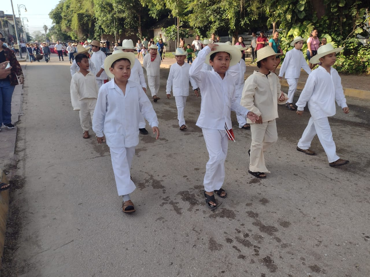 Las calles fueron cerradas para llevar a cabo el desfile Las calles fueron cerradas para llevar a cabo el desfile