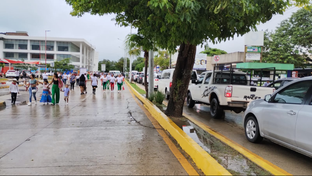 Los participantes terminaron con las vestimentas mojadas Los participantes terminaron con las vestimentas mojadas