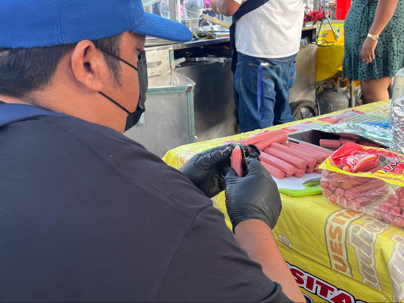 Reabre polémico puesto de salchipulpos en la Feria de Xmatkuil 