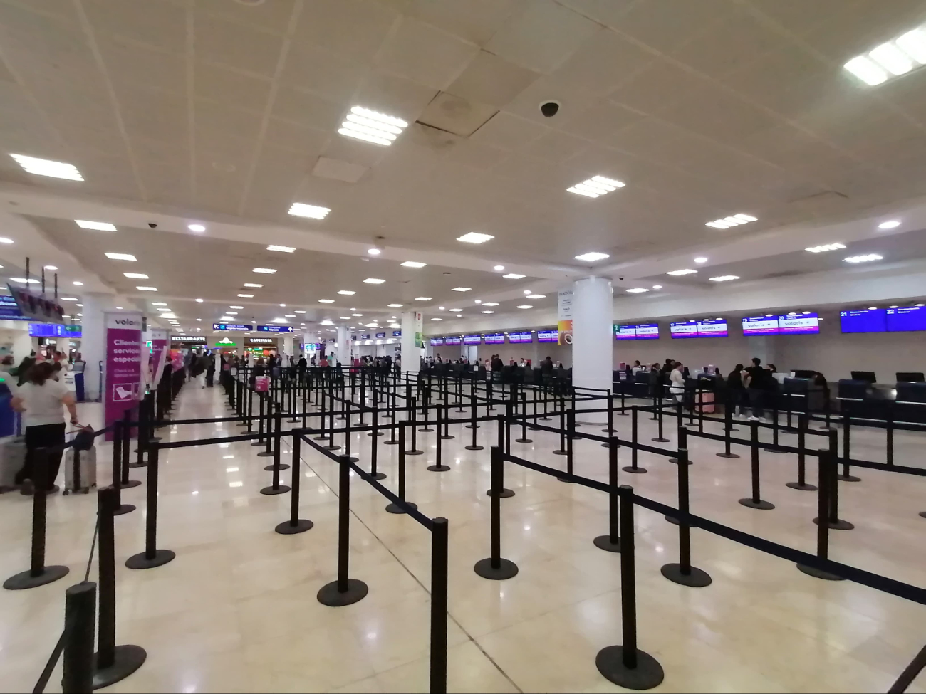 Desvían 16 vuelos  a otros aeropuertos debido a las torrenciales lluvias en Cancún 