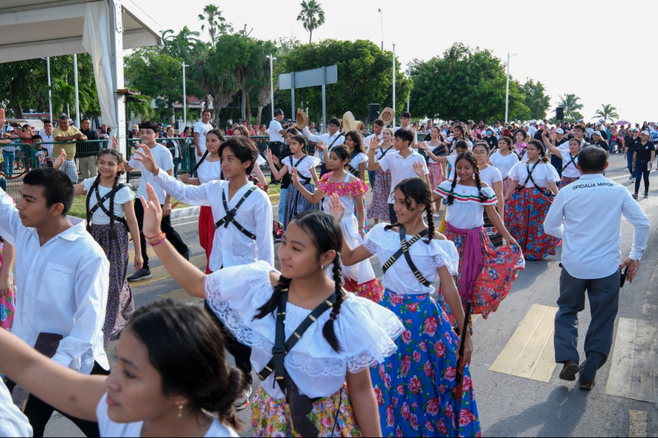 Más de 7 mil personas participaron en el desfile del 20 de noviembre Más de 7 mil personas participaron en el desfile del 20 de noviembre