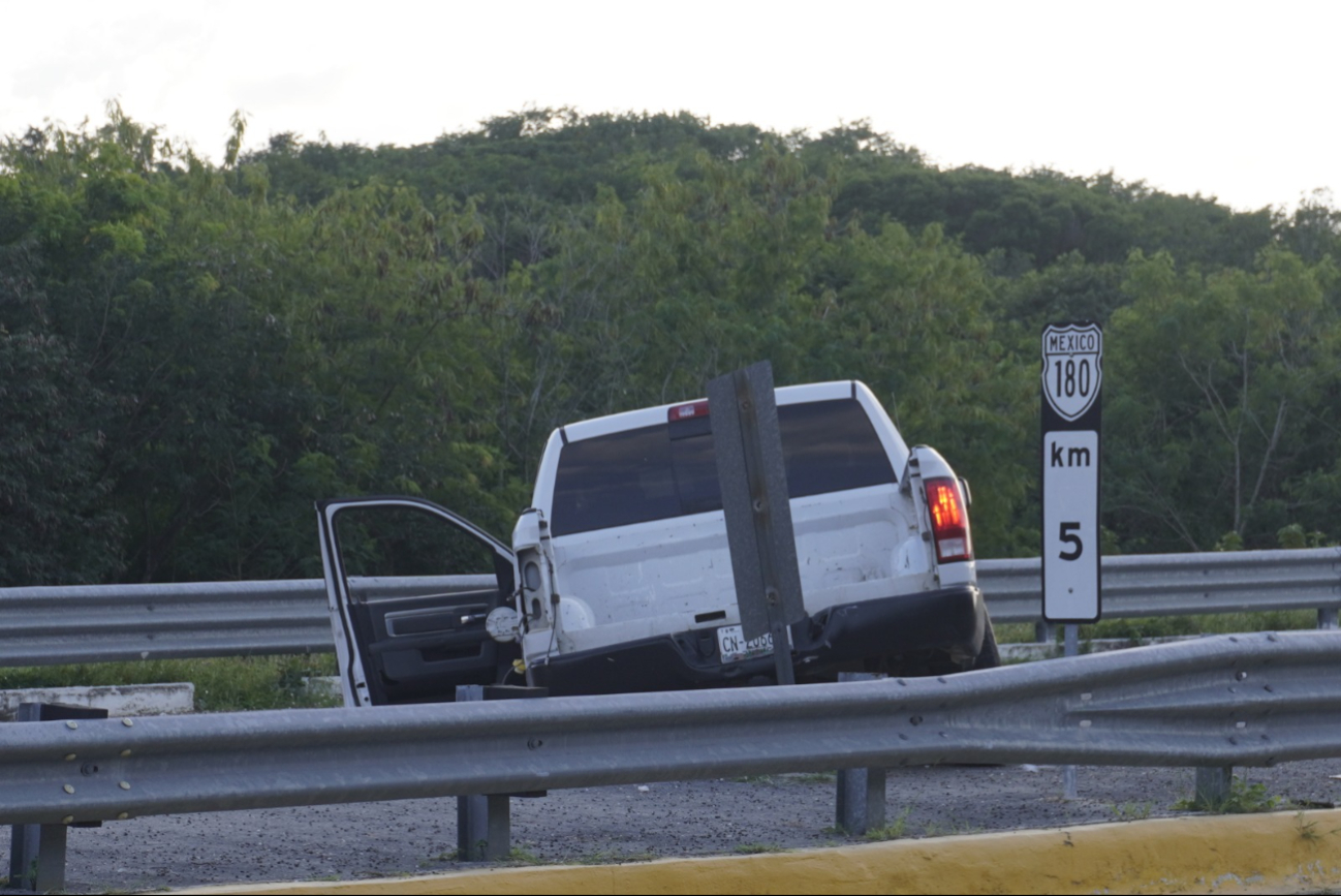 El accidente ocurrió cerca de las tres y media de la tarde, impactando contra el muro de contención del camellón central El accidente ocurrió cerca de las tres y media de la tarde, impactando contra el muro de contención del camellón central