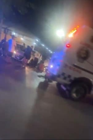 El motociclista fue trasladado al hospital debido al dolor causado por los golpes El motociclista fue trasladado al hospital debido al dolor causado por los golpes