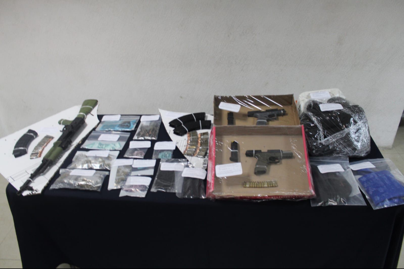 En sus pertenencia se encontraron cartuchos de bala y chalecos En sus pertenencia se encontraron cartuchos de bala y chalecos