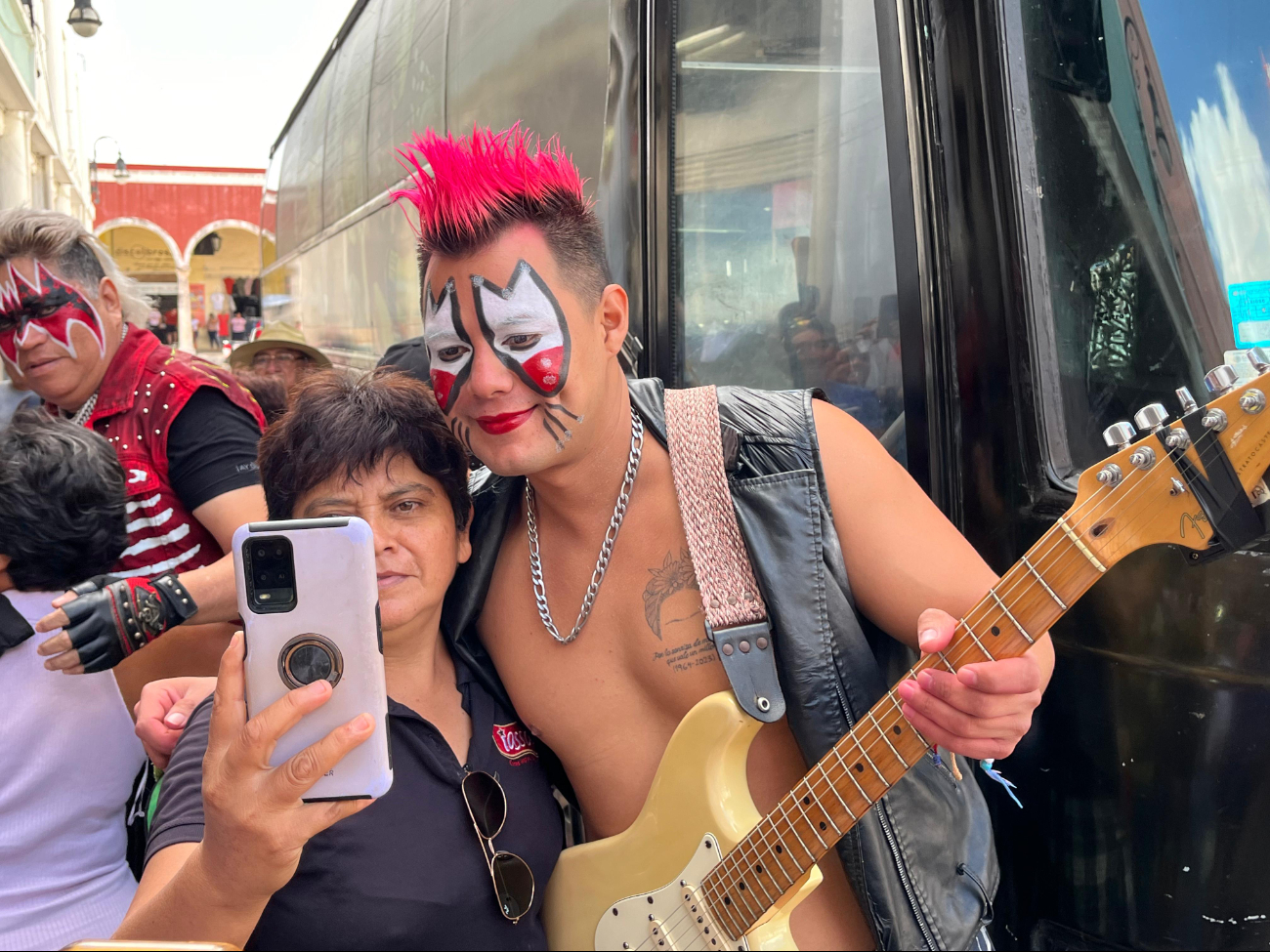 La agrupación demostró calidez al entregarse al público yucateco que los animaba La agrupación demostró calidez al entregarse al público yucateco que los animaba