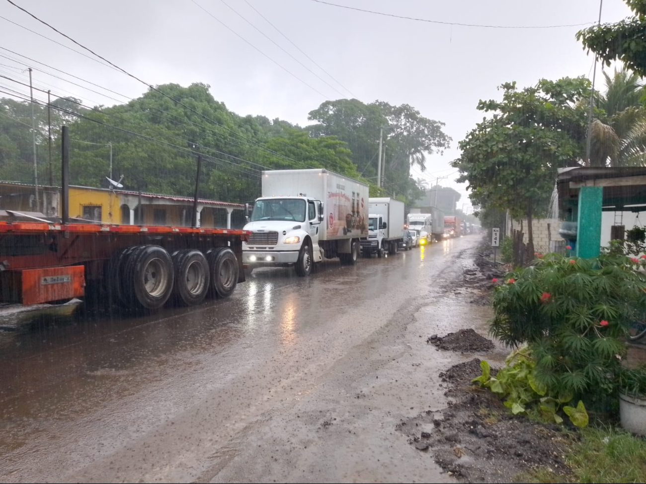 Acusan tortuguismo en pavimentación de Atasta