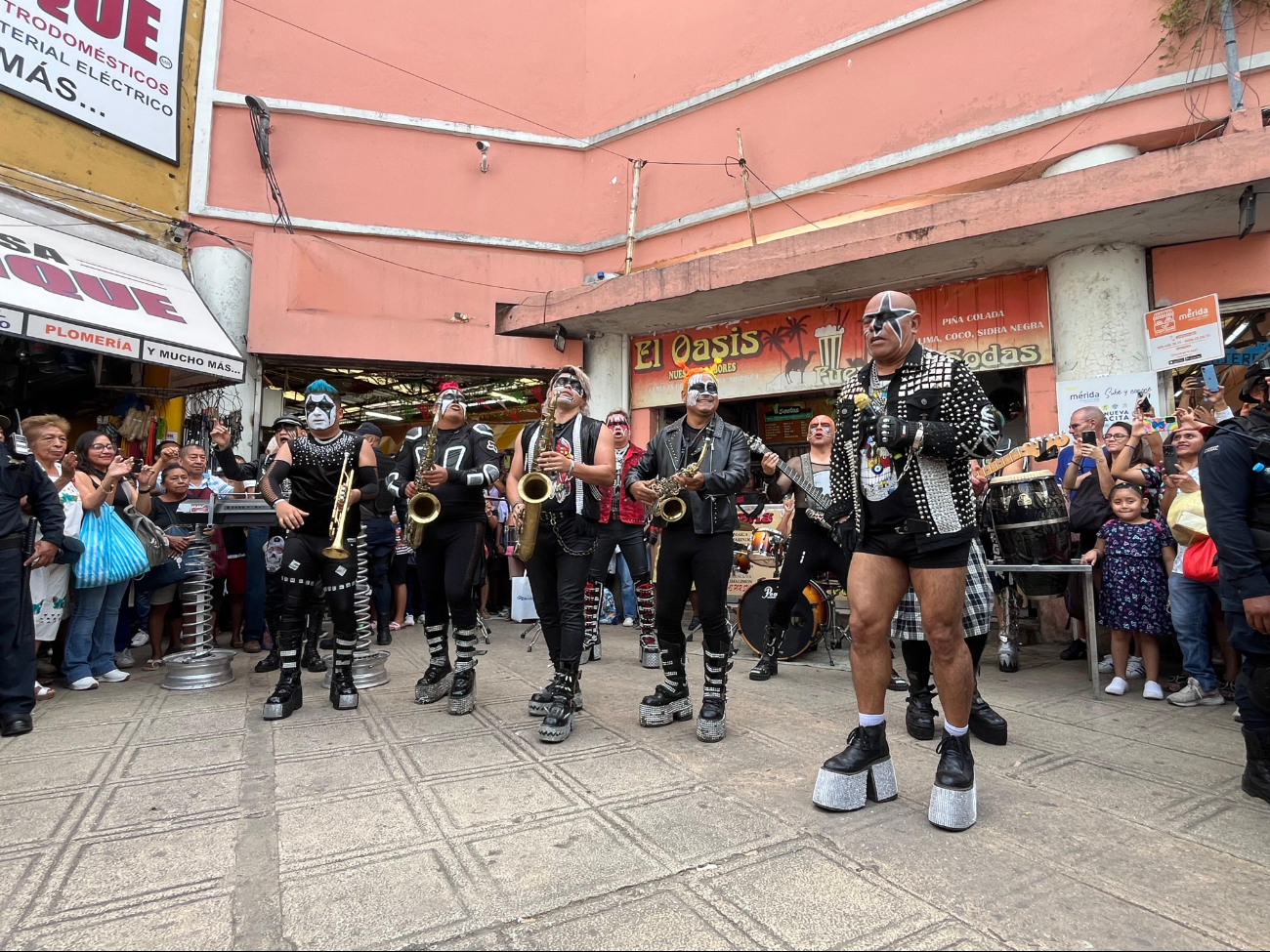 Los Súper Caracoles sorprenden a los meridanos este jueves con cumbia   