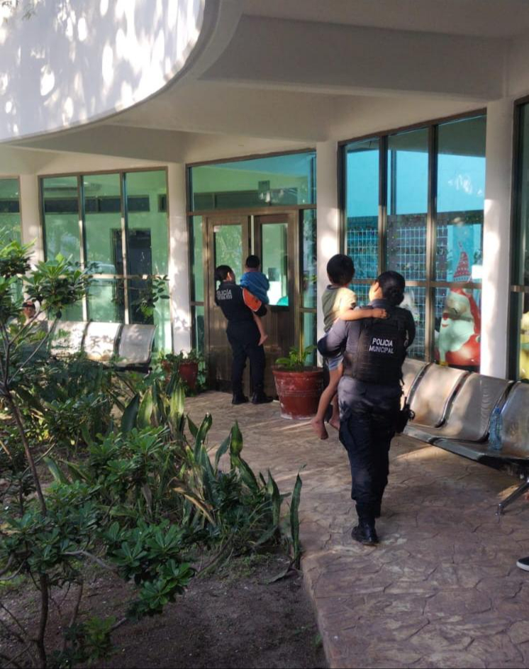 Ambos niños fueron llevados por las autoridades a un lugar seguro Ambos niños fueron llevados por las autoridades a un lugar seguro