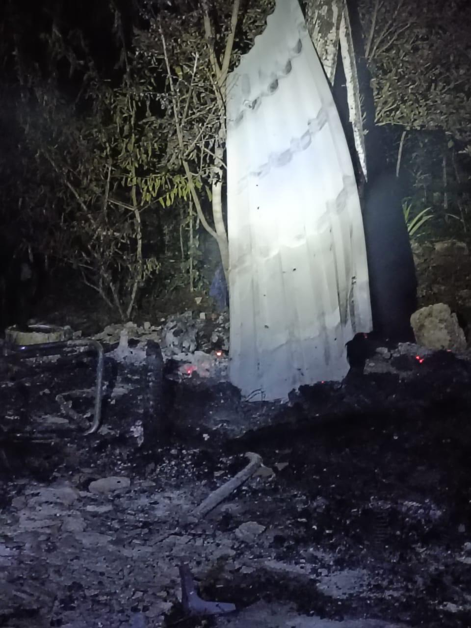 Cuerpo de bomberos fueron los encargados de sofocar las llamas Cuerpo de bomberos fueron los encargados de sofocar las llamas