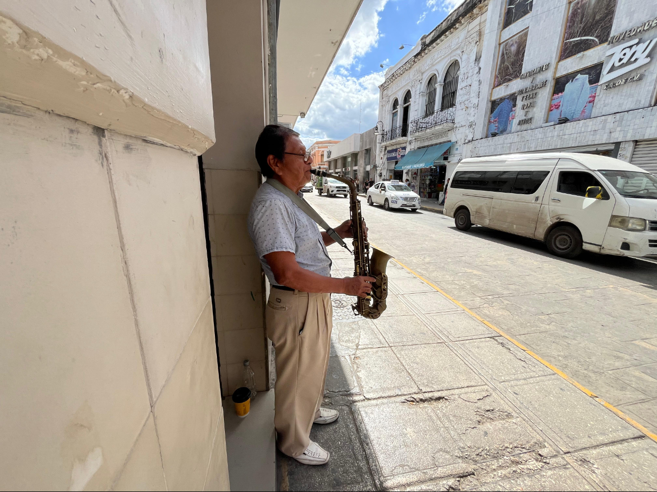 Don José Chan, se dedica a la música desde hace 50 años Don José Chan, se dedica a la música desde hace 50 años