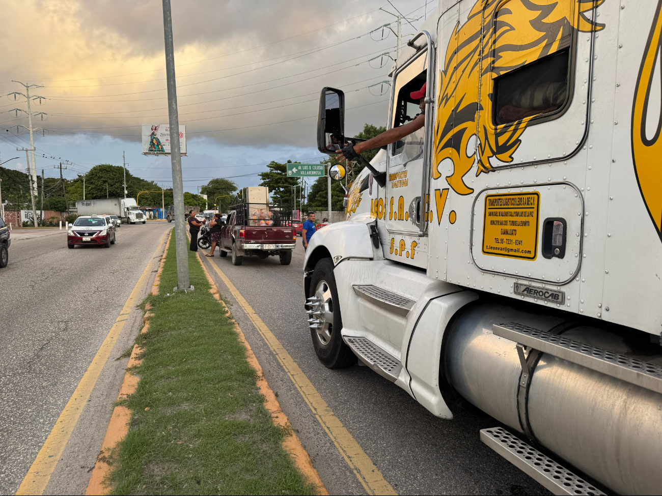 La discusión causó un atraso vehicular en la avenida Isla de Tris La discusión causó un atraso vehicular en la avenida Isla de Tris