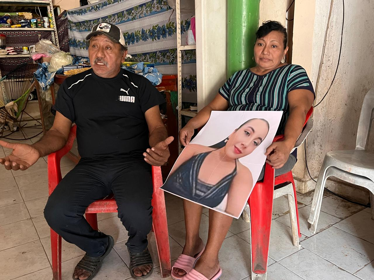 Padres de una mujer fallecida en el Hospital San Carlos acusan negligencia del personal médico Padres de una mujer fallecida en el Hospital San Carlos acusan negligencia del personal médico
