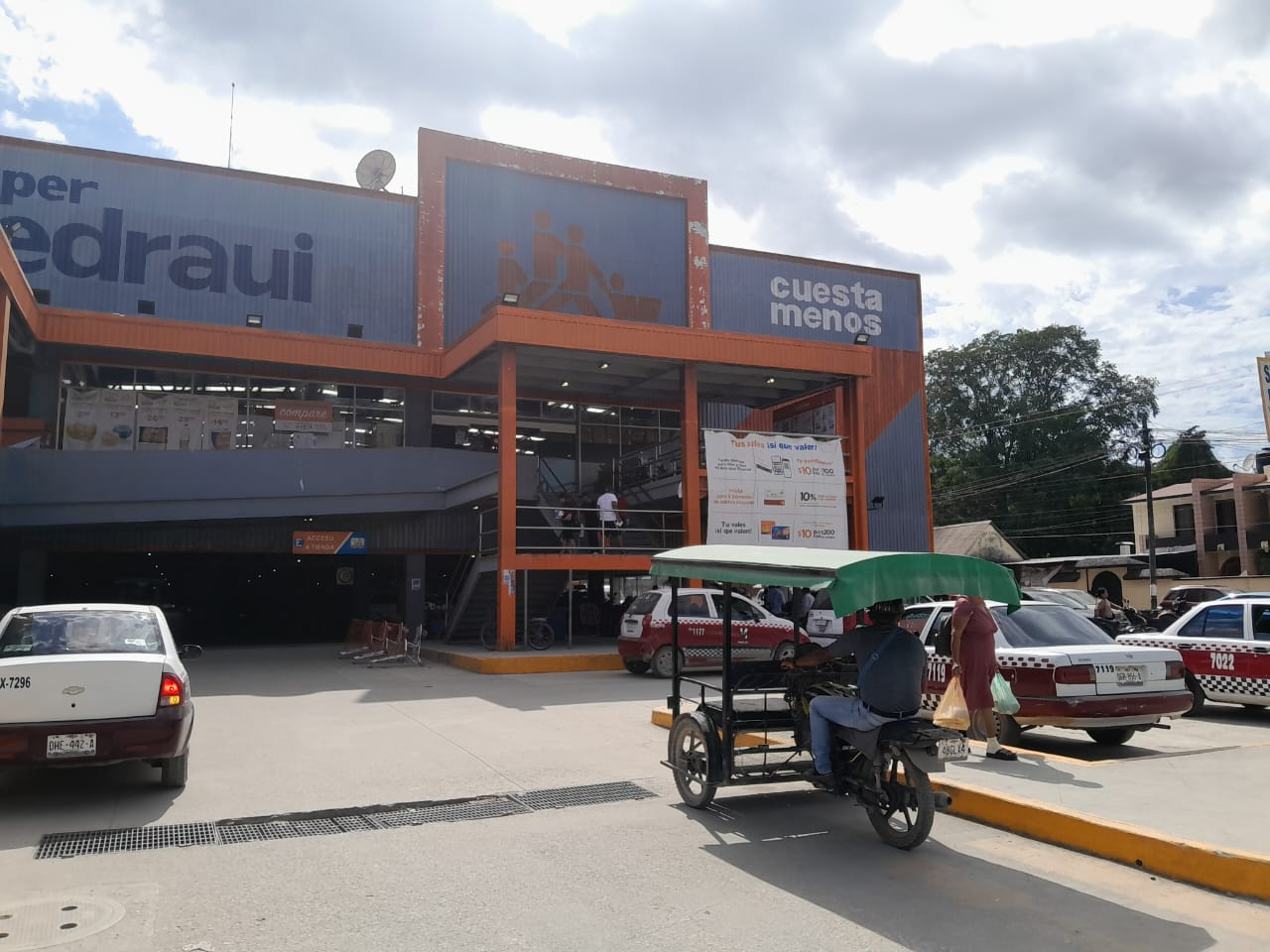 Arrestan a hombre en Escárcega por intentar robar productos de supermercado 