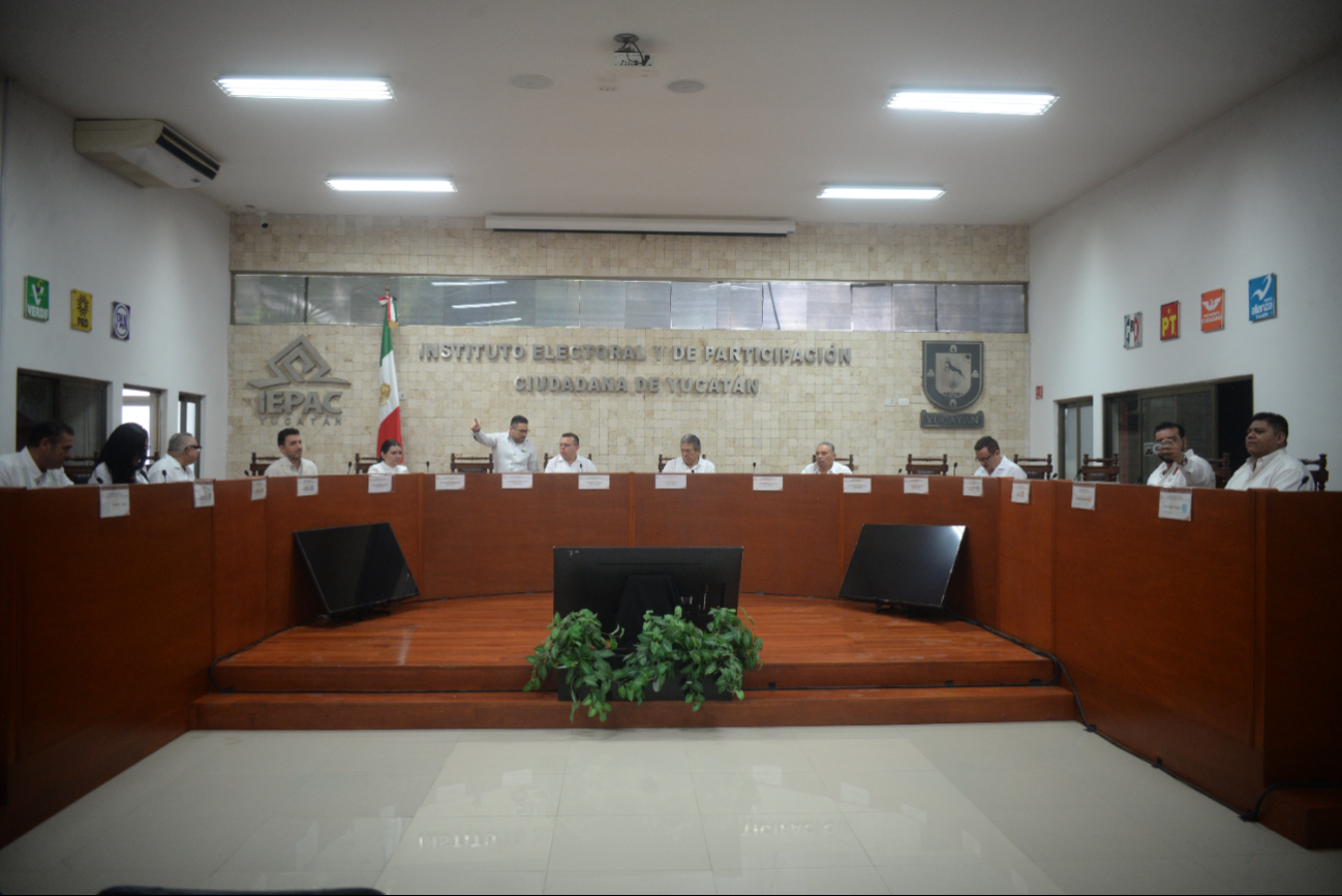 Refuerzan conteo de votos en Izamal y Chichimilá con capacitadores electorales