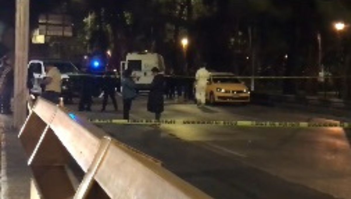 Una motocicleta con dos ocupantes se emparejó al vehículo y le dispararon al pasajero Una motocicleta con dos ocupantes se emparejó al vehículo y le dispararon al pasajero