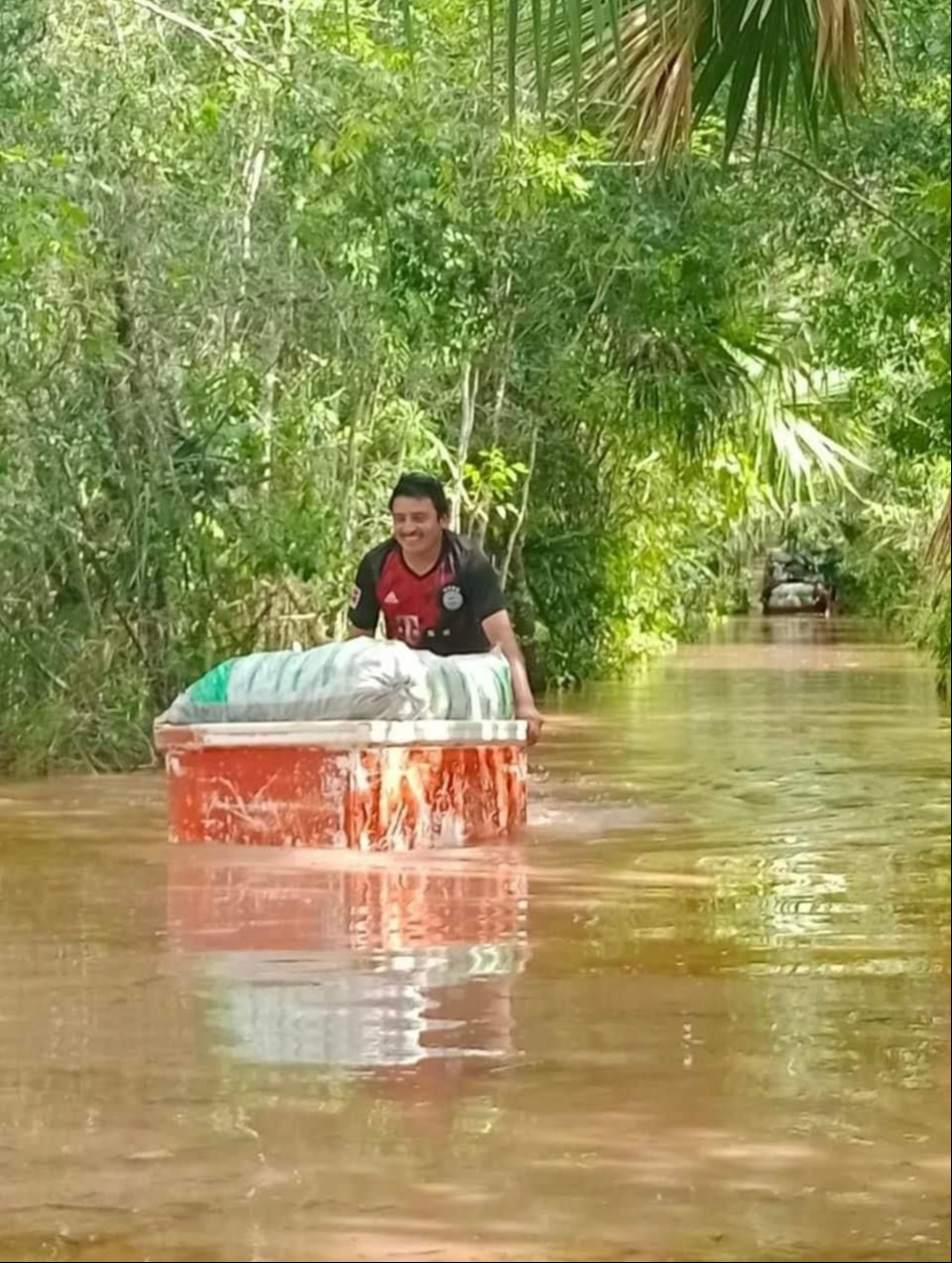 El agua ha llegado a niveles muy altos, a pesar de haber cesado las lluvias de "Sara". El agua ha llegado a niveles muy altos, a pesar de haber cesado las lluvias de "Sara".