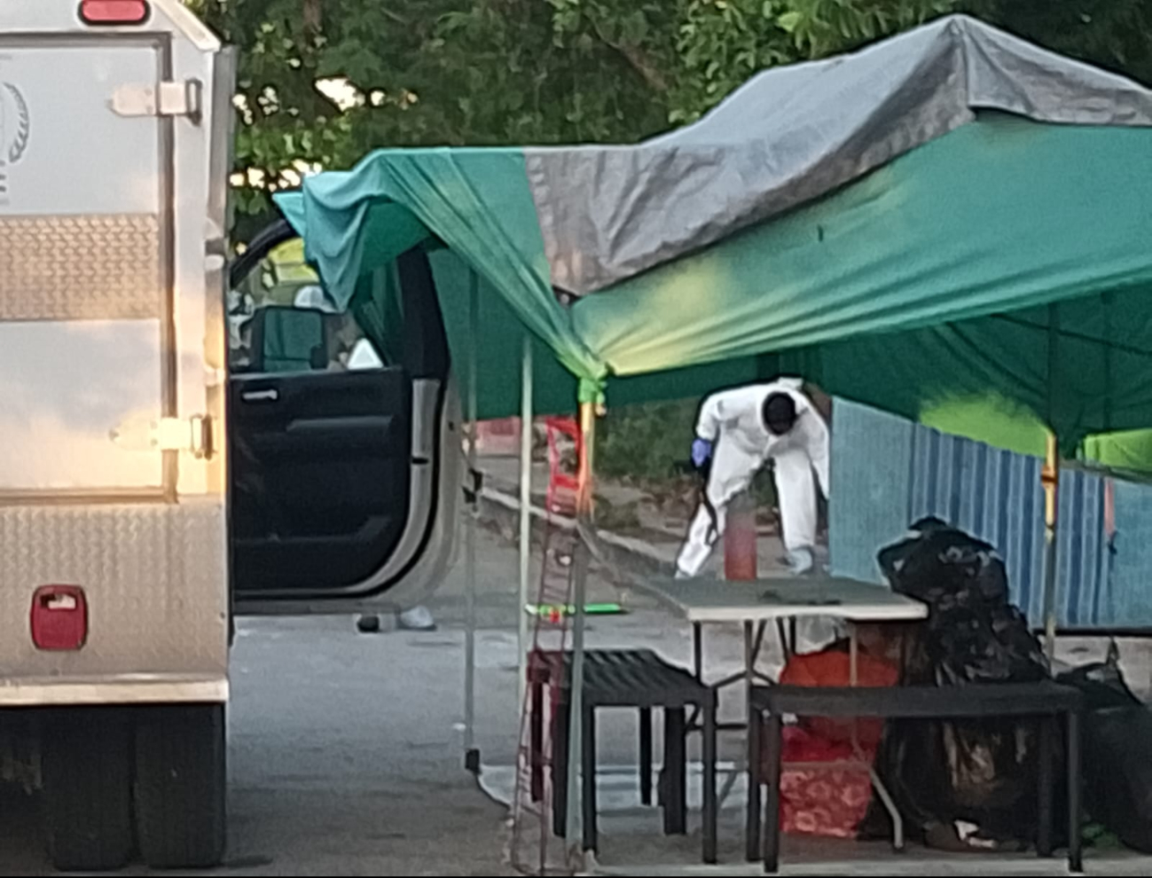 El hallazgo del cuerpo del hombre fue alrededor de las 5:30 am, cuando los tianguistas llegaron a la zona para instalarse El hallazgo del cuerpo del hombre fue alrededor de las 5:30 am, cuando los tianguistas llegaron a la zona para instalarse