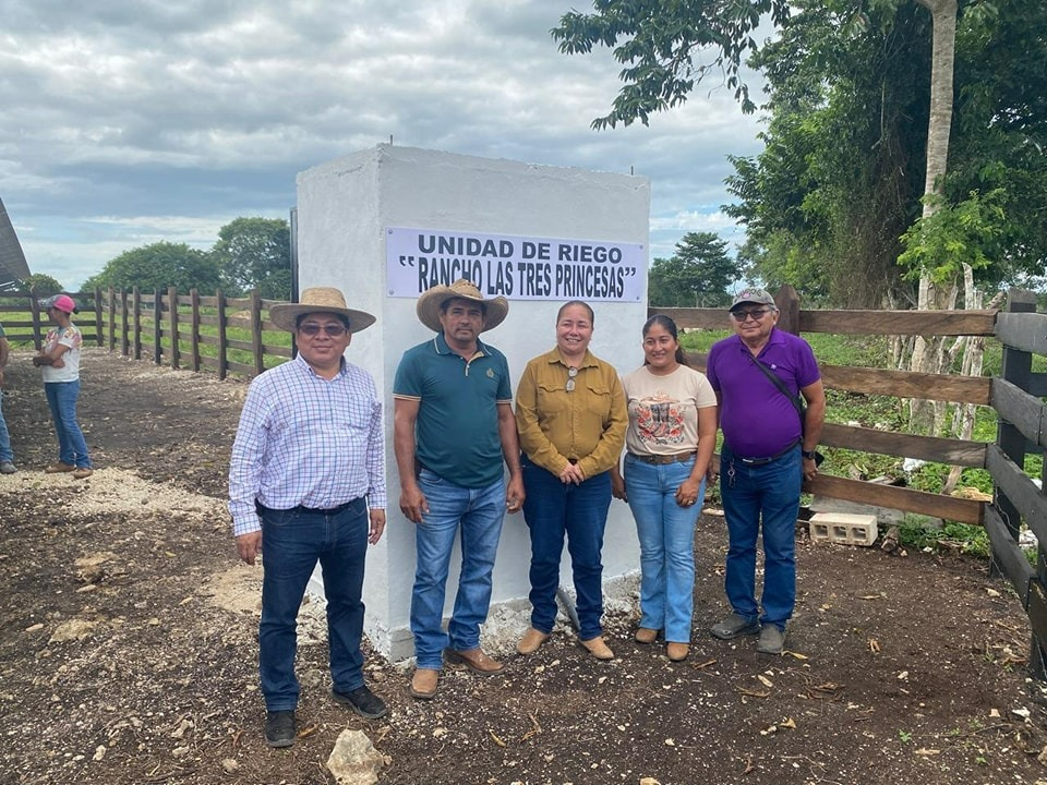 El nuevo sistema de riego en el rancho ayudará a las labores realizadas en el rancho. El nuevo sistema de riego en el rancho ayudará a las labores realizadas en el rancho.
