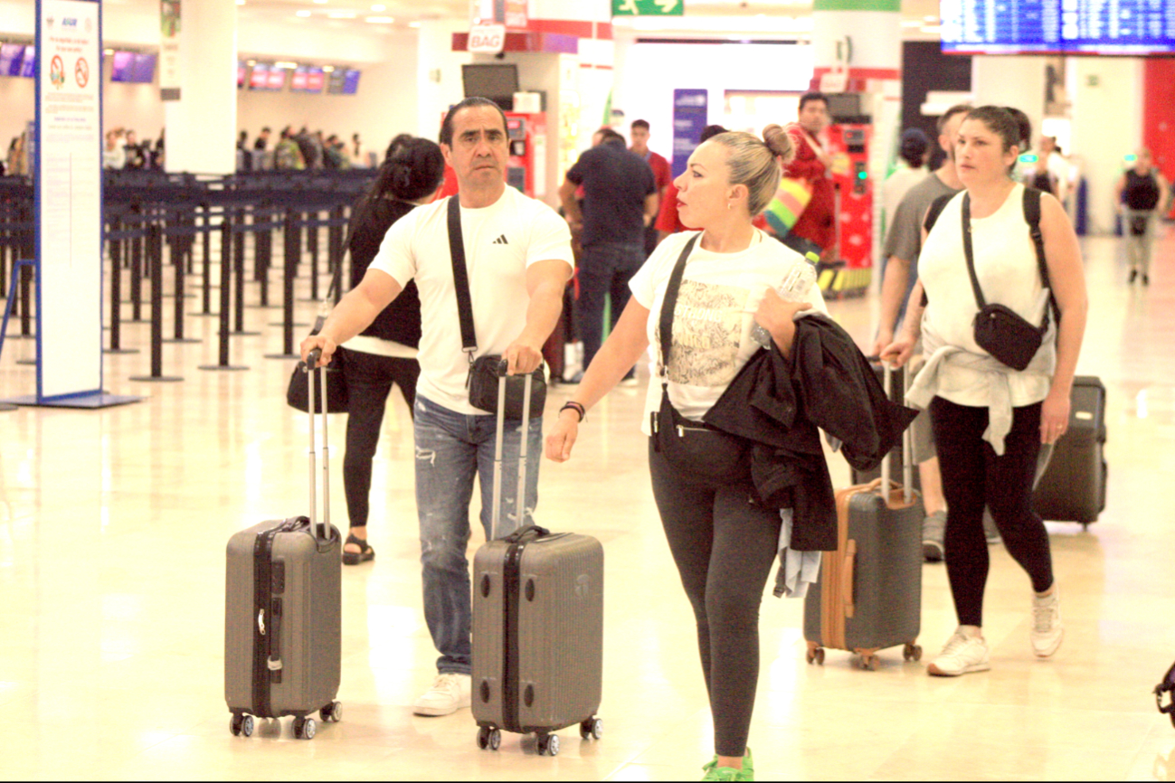 Hubo gran movimiento de personas en las diferentes terminales del inmueble. Hubo gran movimiento de personas en las diferentes terminales del inmueble.