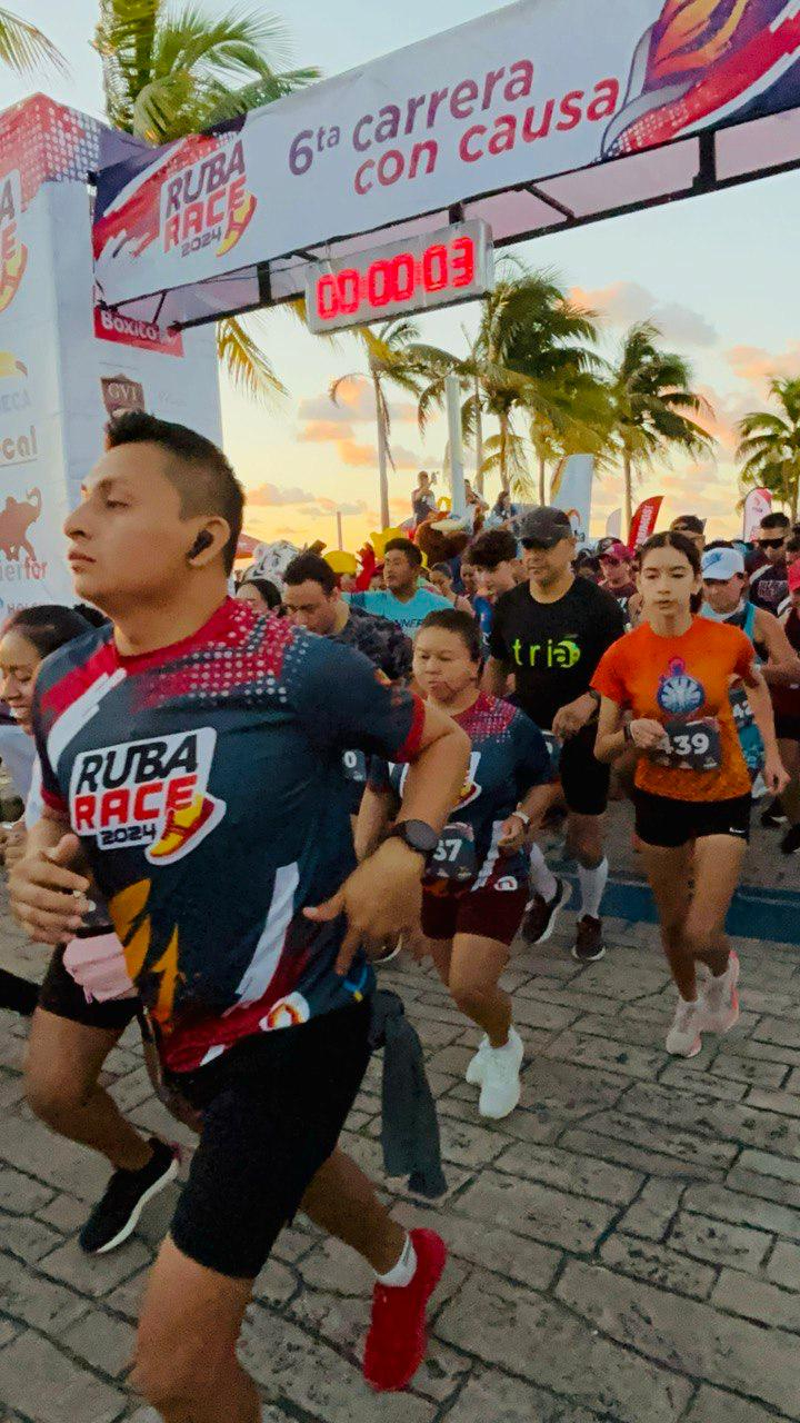 La carrera comenzó a las 7:00 am La carrera comenzó a las 7:00 am