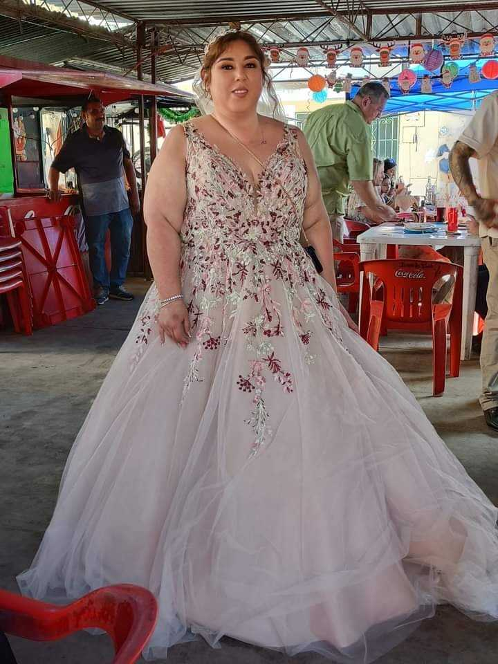 La pareja reunió a sus invitados en el mercado de Acanceh La pareja reunió a sus invitados en el mercado de Acanceh