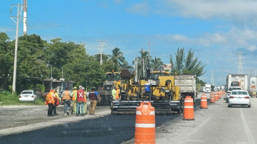 Quejas en Atasta por pavimentación; aseguran que afecta a las combis 