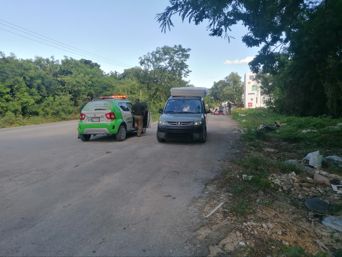 Para evitar que se deshicieran del objeto en otra área verde, siguieron a los dueños Para evitar que se deshicieran del objeto en otra área verde, siguieron a los dueños