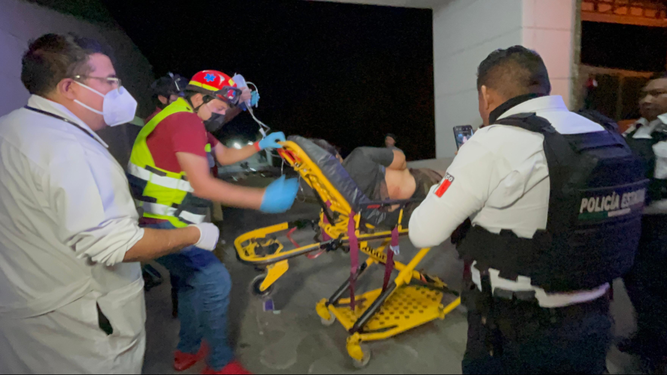 Decenas de pobladores protestaban por la reelección del comisario Emir Aranda Téllez Decenas de pobladores protestaban por la reelección del comisario Emir Aranda Téllez