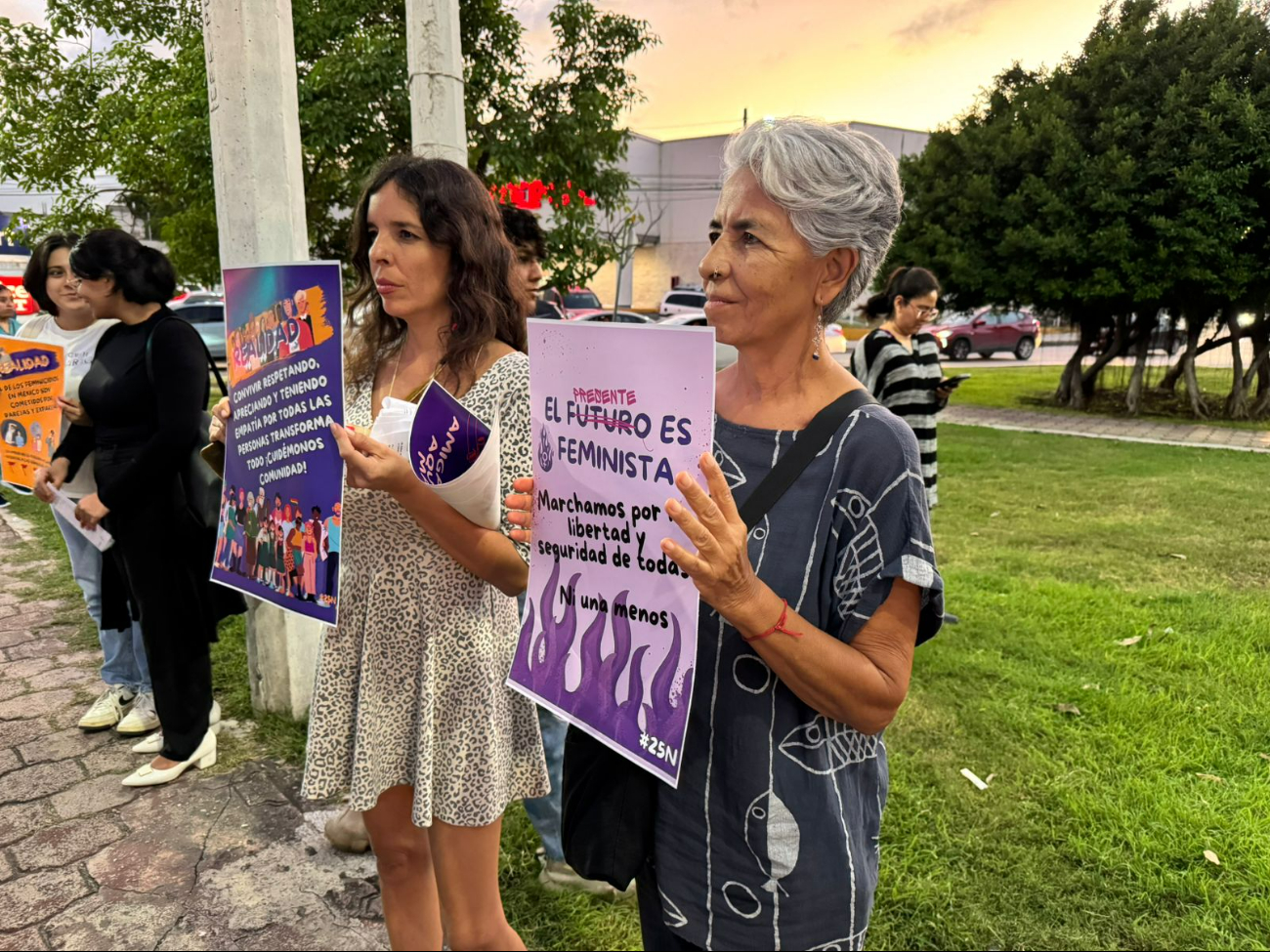 En Cancún hacen llamado manifestantes contra la violencia a la mujer.