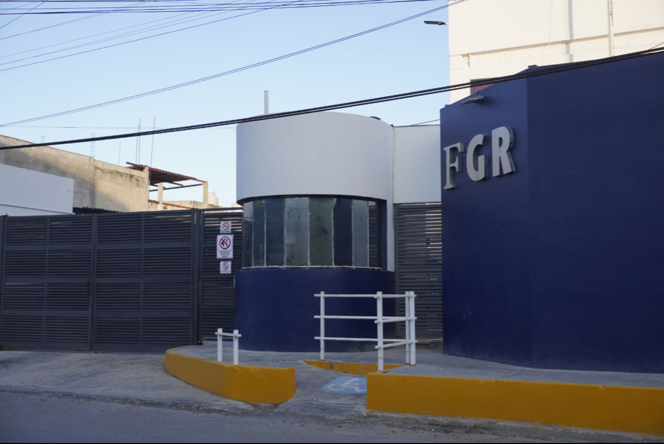 Las fuerzas armadas dejaron de custodiar las instalaciones de la FGR. Las fuerzas armadas dejaron de custodiar las instalaciones de la FGR.