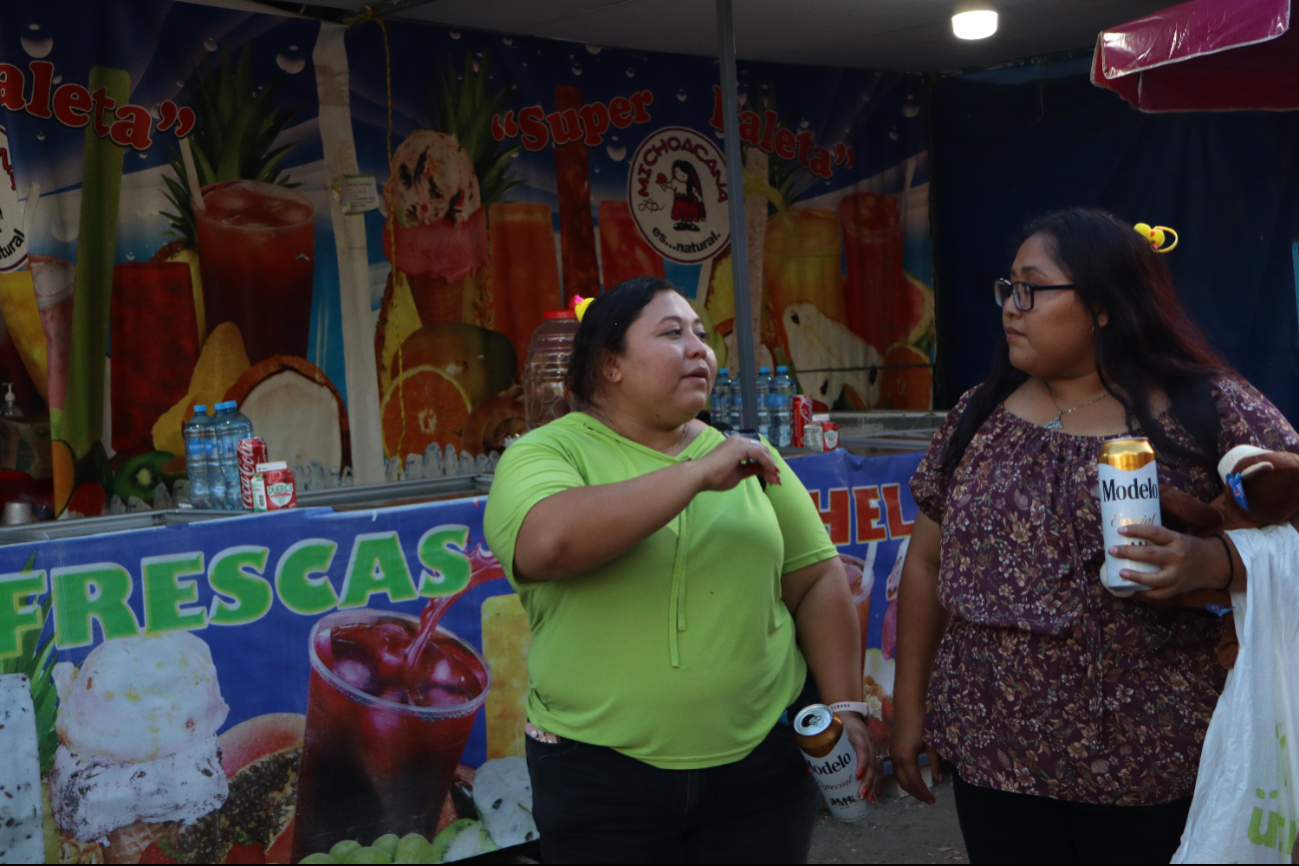 Los visitantes pudieron recorrer y convivir con bebidas alcohólicas en la mano, a pesar de la norma interpuesta por las elecciones de comisarios Los visitantes pudieron recorrer y convivir con bebidas alcohólicas en la mano, a pesar de la norma interpuesta por las elecciones de comisarios