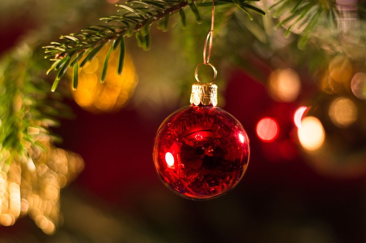 Durante la Navidad se llevan a cabo una serie de costumbres que resaltan el espíritu Durante la Navidad se llevan a cabo una serie de costumbres que resaltan el espíritu