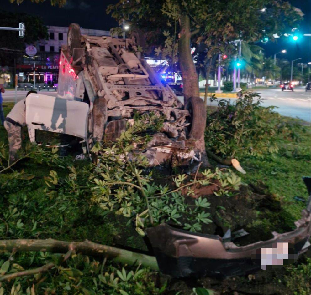 Se registraron grandes pérdidas materiales y destrozos en el lugar del accidente Se registraron grandes pérdidas materiales y destrozos en el lugar del accidente