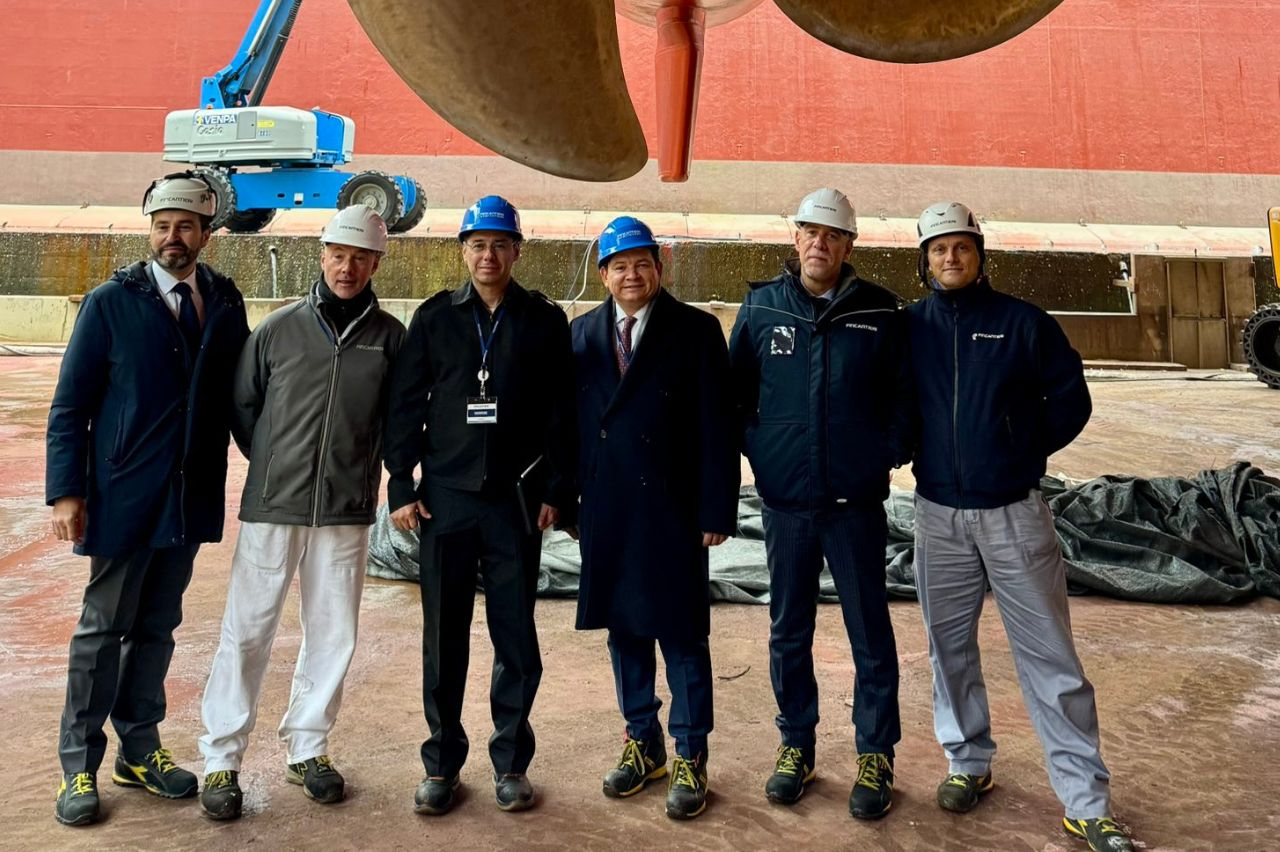 El Gobernador de Yucatán, Joaquín Díaz Mena, visita el Astillero Arsenale de Trieste en Italia. El Gobernador de Yucatán, Joaquín Díaz Mena, visita el Astillero Arsenale de Trieste en Italia.