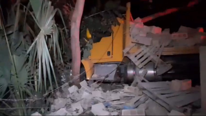 El incidente involucró dos camiones tipo torton, resultando en daños materiales El incidente involucró dos camiones tipo torton, resultando en daños materiales