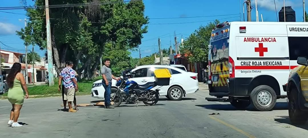 En uno de los accidentes, un automóvil por no respetar el alto se "llevó" a un motociclista En uno de los accidentes, un automóvil por no respetar el alto se "llevó" a un motociclista
