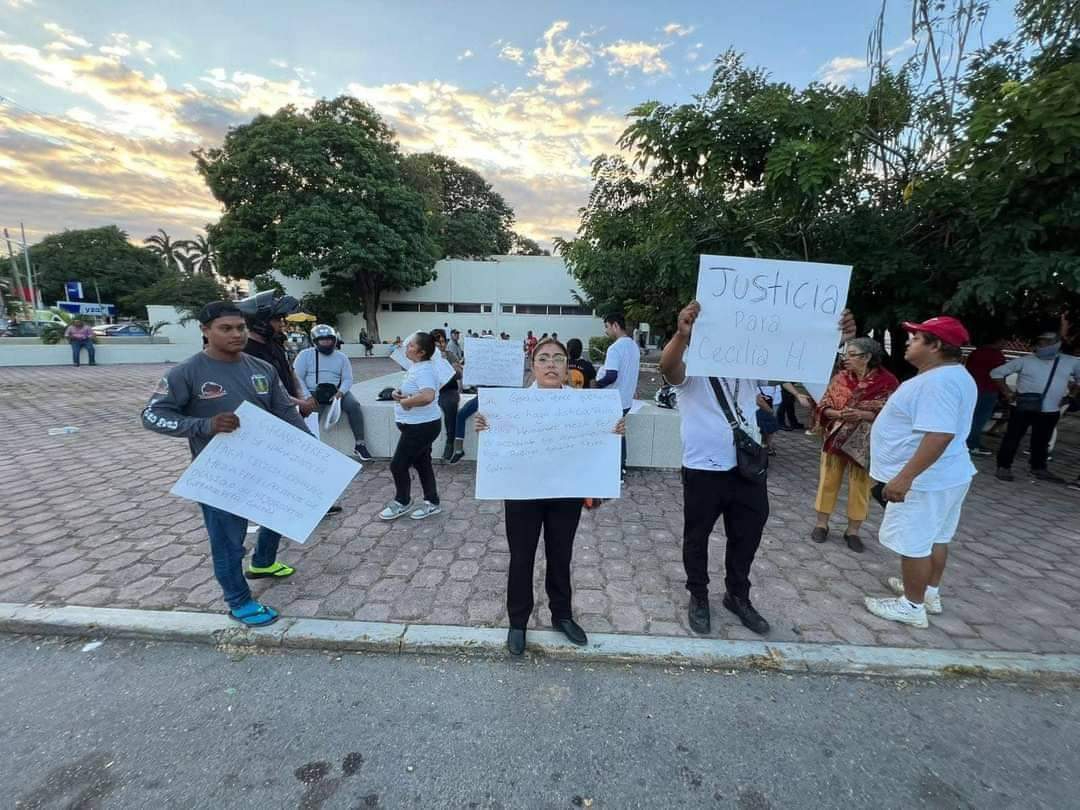 Familiares de la víctima exigen que el responsable sea detenido, ya que se encuentra en total libertad Familiares de la víctima exigen que el responsable sea detenido, ya que se encuentra en total libertad