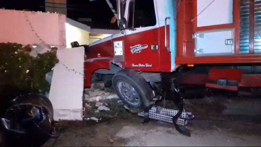 Personal de Protección Civil y Guardia Nacional acudieron al lugar para sofocar el incendio y abanderar el área Personal de Protección Civil y Guardia Nacional acudieron al lugar para sofocar el incendio y abanderar el área