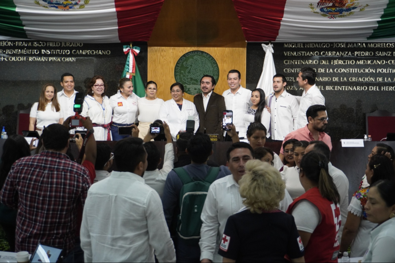 Se entregó premios al mérito médico a destacados doctores de Campeche Se entregó premios al mérito médico a destacados doctores de Campeche