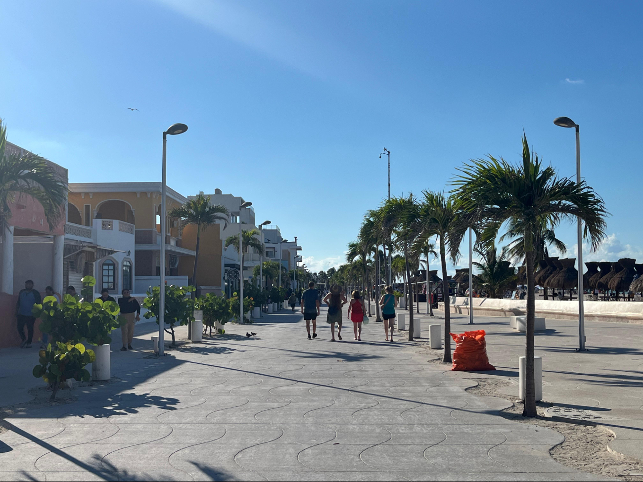 Turistas y comerciantes rechazan la propuesta de abrir el malecón de Progreso al tránsito vehicular Turistas y comerciantes rechazan la propuesta de abrir el malecón de Progreso al tránsito vehicular