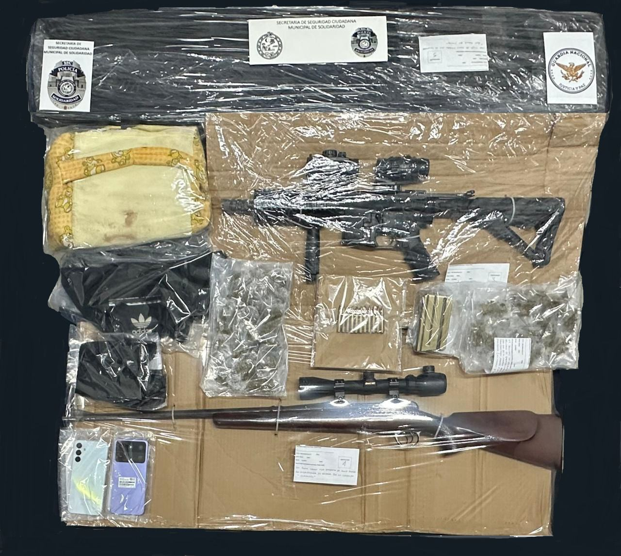 Además de la droga, se resguardaron armas de fuego y cartuchos con bala Además de la droga, se resguardaron armas de fuego y cartuchos con bala