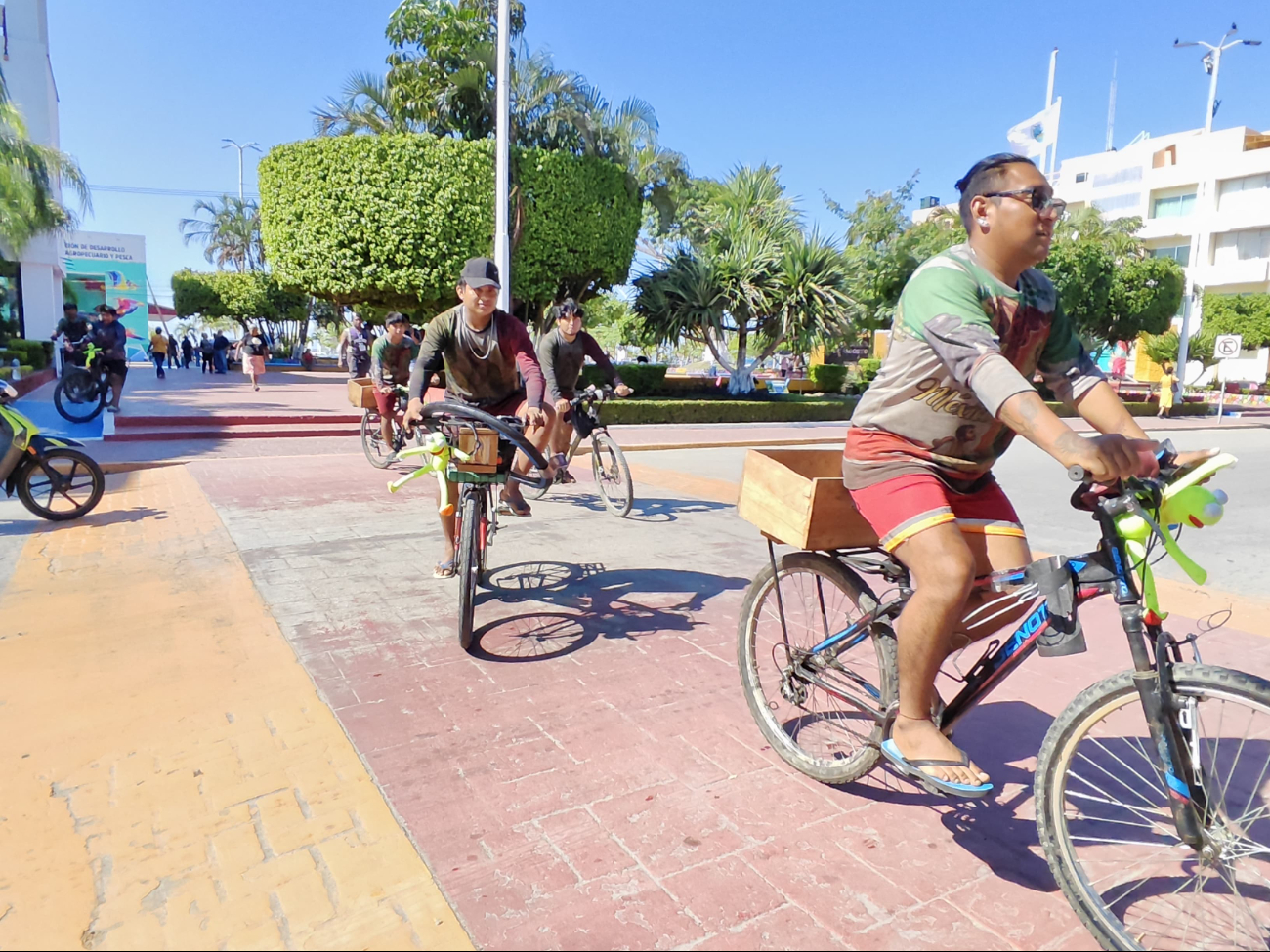 Ángel Chan Paz, de 28 años, es el líder del grupo de siete jóvenes ciclistas que realizan esta peregrinación como un acto de fe Ángel Chan Paz, de 28 años, es el líder del grupo de siete jóvenes ciclistas que realizan esta peregrinación como un acto de fe