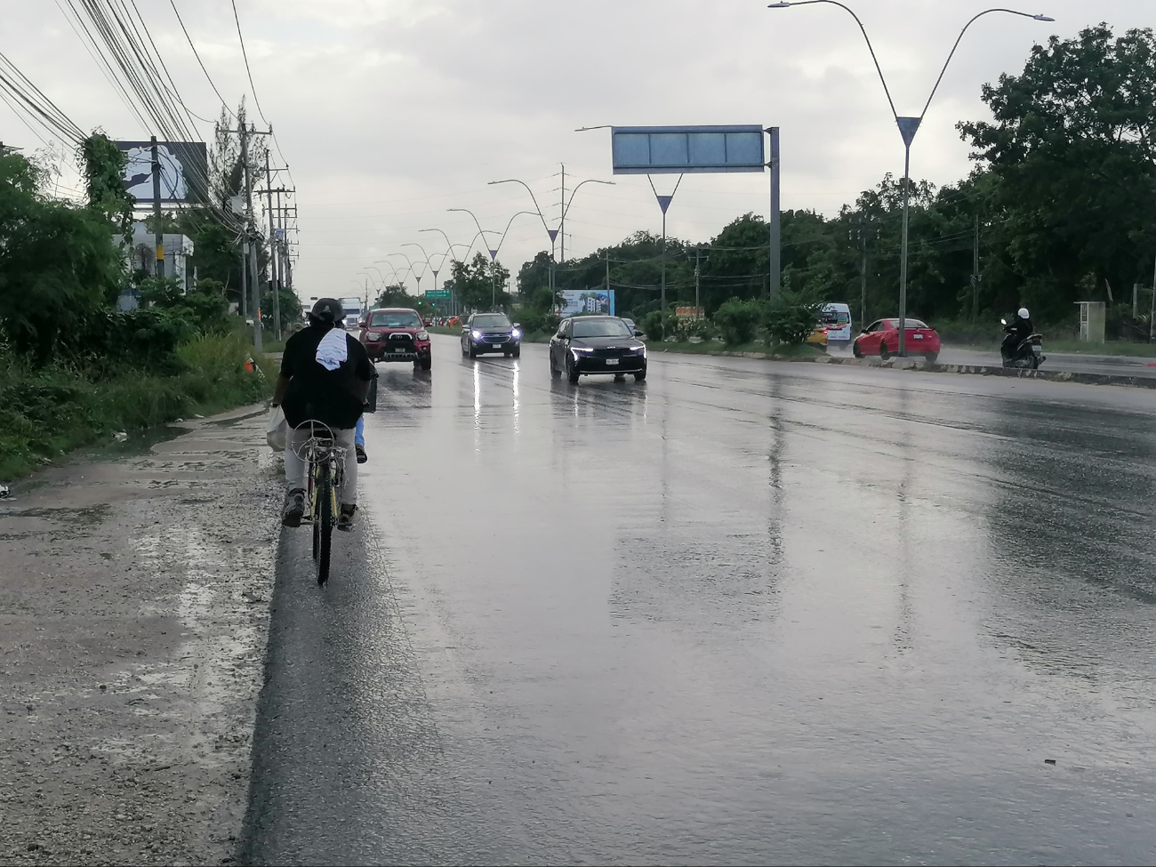 En temporadas de lluvia es recomendable manejar con más precaución En temporadas de lluvia es recomendable manejar con más precaución