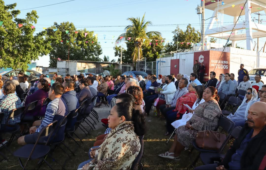 La festividad de Jesucristo Rey del Universo se celebró con una misa y la tradicional cabeza de cochino recorriendo las calles La festividad de Jesucristo Rey del Universo se celebró con una misa y la tradicional cabeza de cochino recorriendo las calles