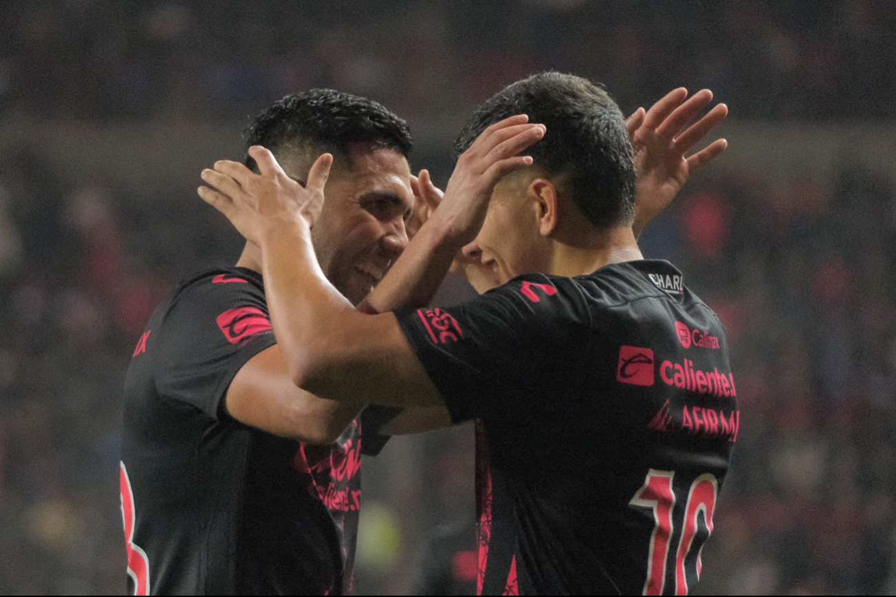 Osorio da cátedra a Anselmi: Xolos humilla al superlíder en la ida